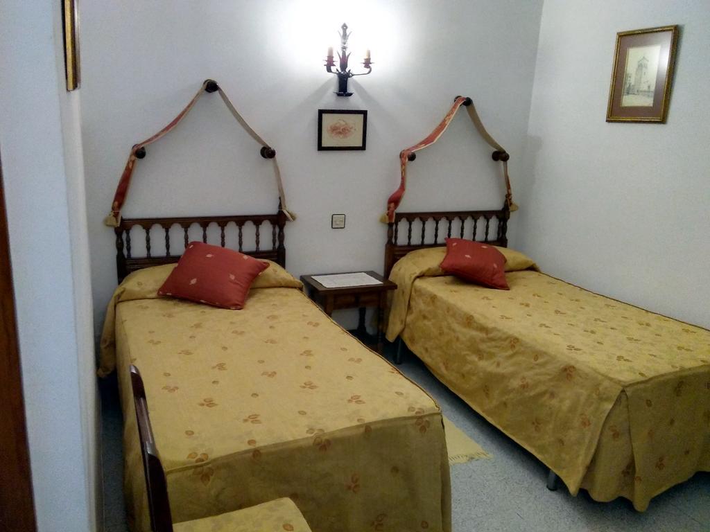 Hostal Meson la Cadena Trujillo Exterior foto